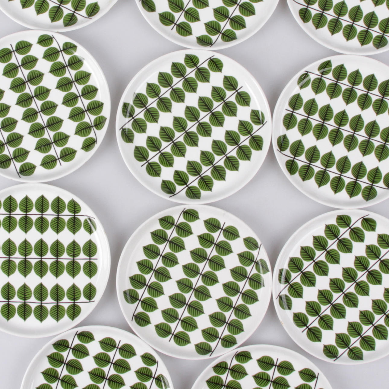 ASIETTER, 11 st. Porslin, "Berså", Stig Lindberg, Gustavsberg.