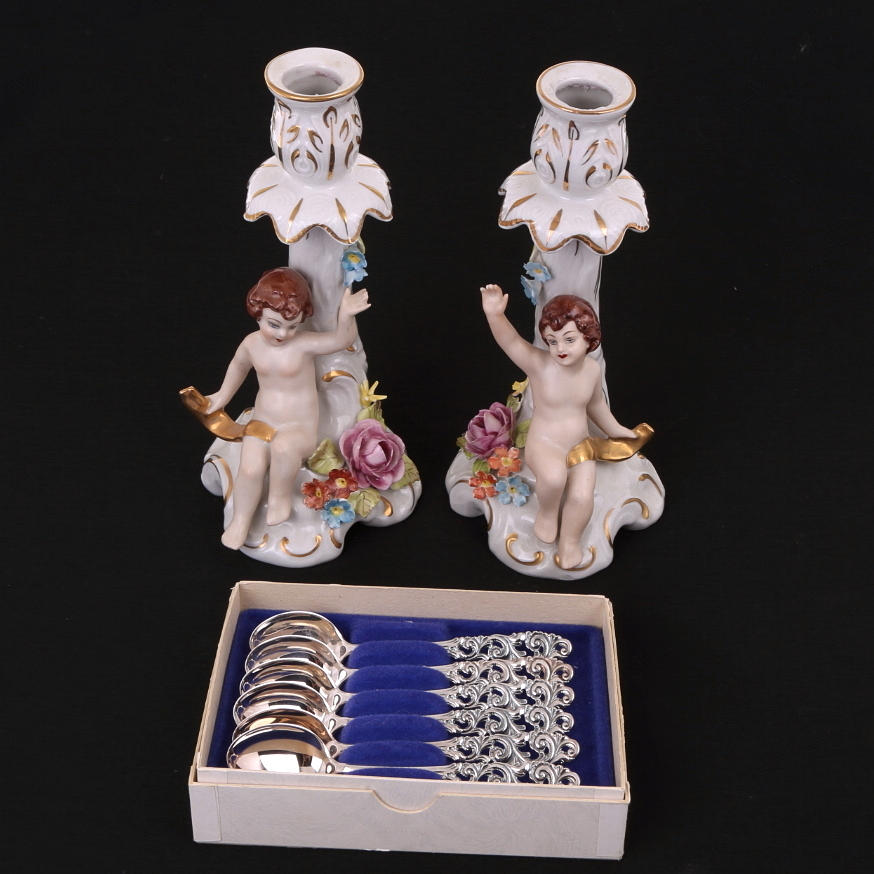 LJUSSTAKAR, ett par, porslin Dresden + KAFFESKEDAR 6 st, silver, 64 gram.