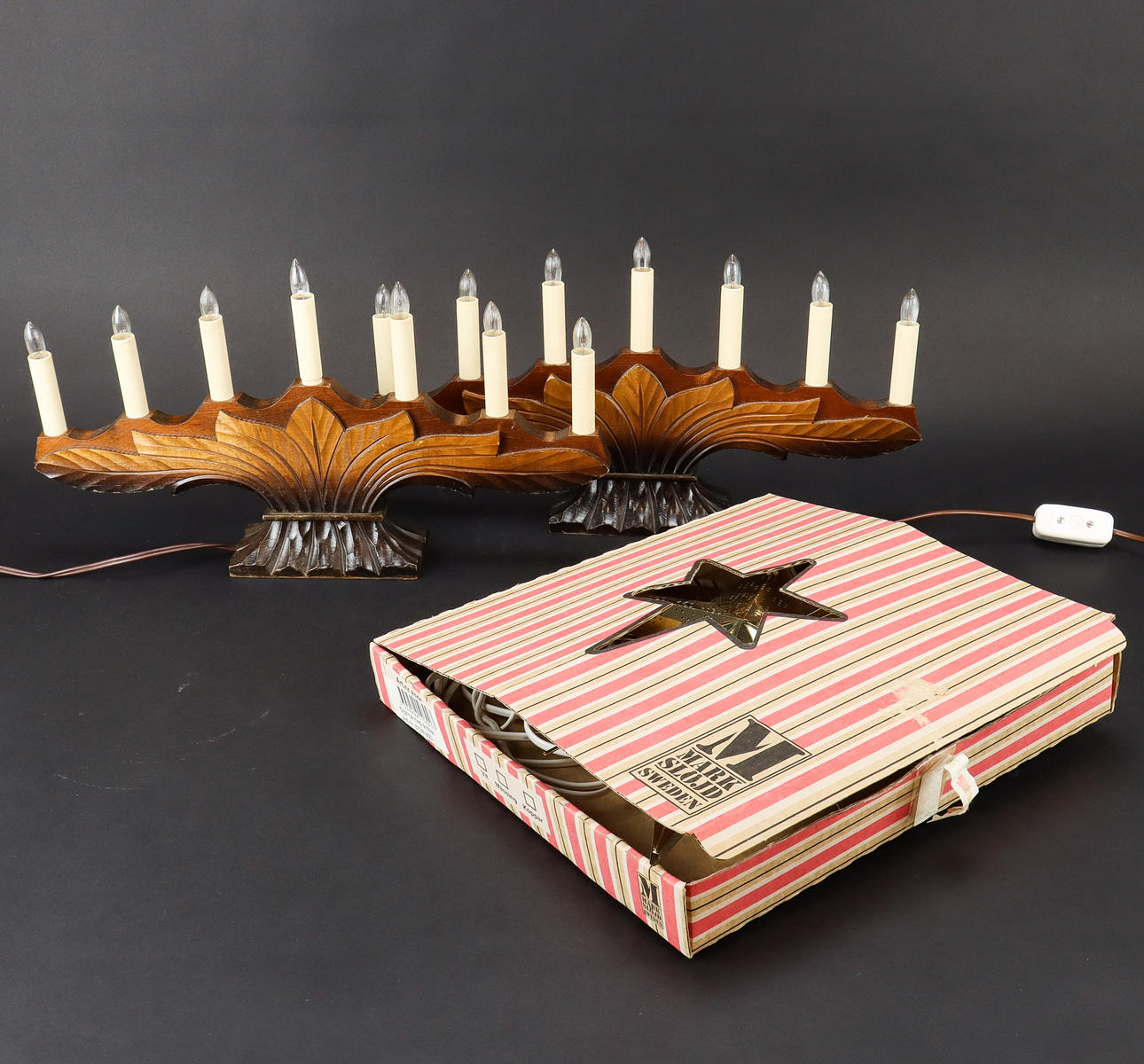 ADVENTSKERZENHALTER UND WEIHNACHTSSTERN.