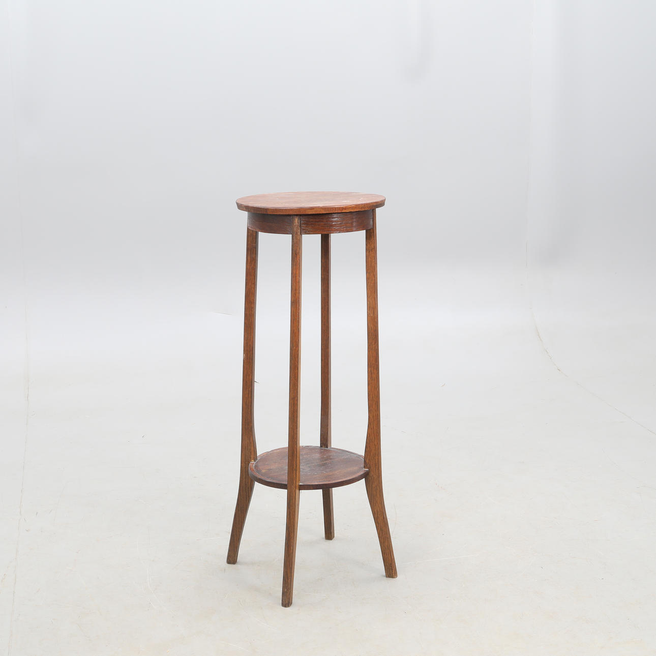 JALUSTA, maalattu mänty.