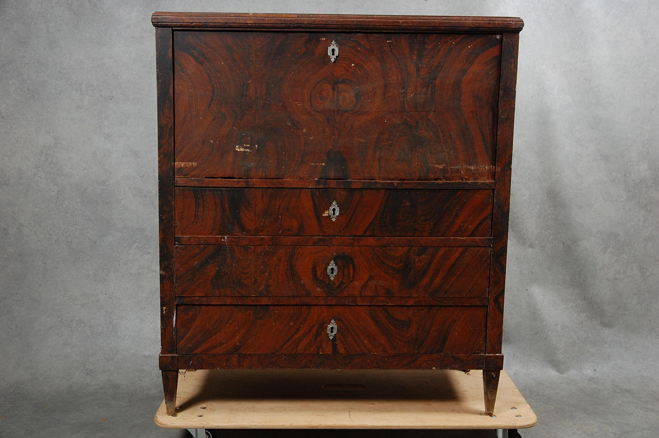 CHIFFONJE, Sengustaviansk 1800-talets början.