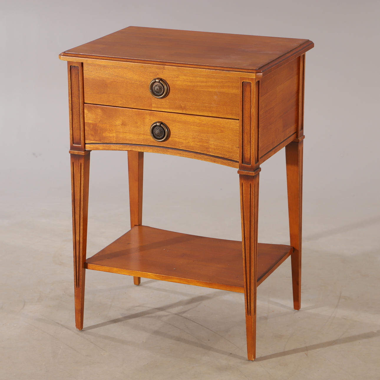 SÄNGBORD, mahogny, engelsk stil.