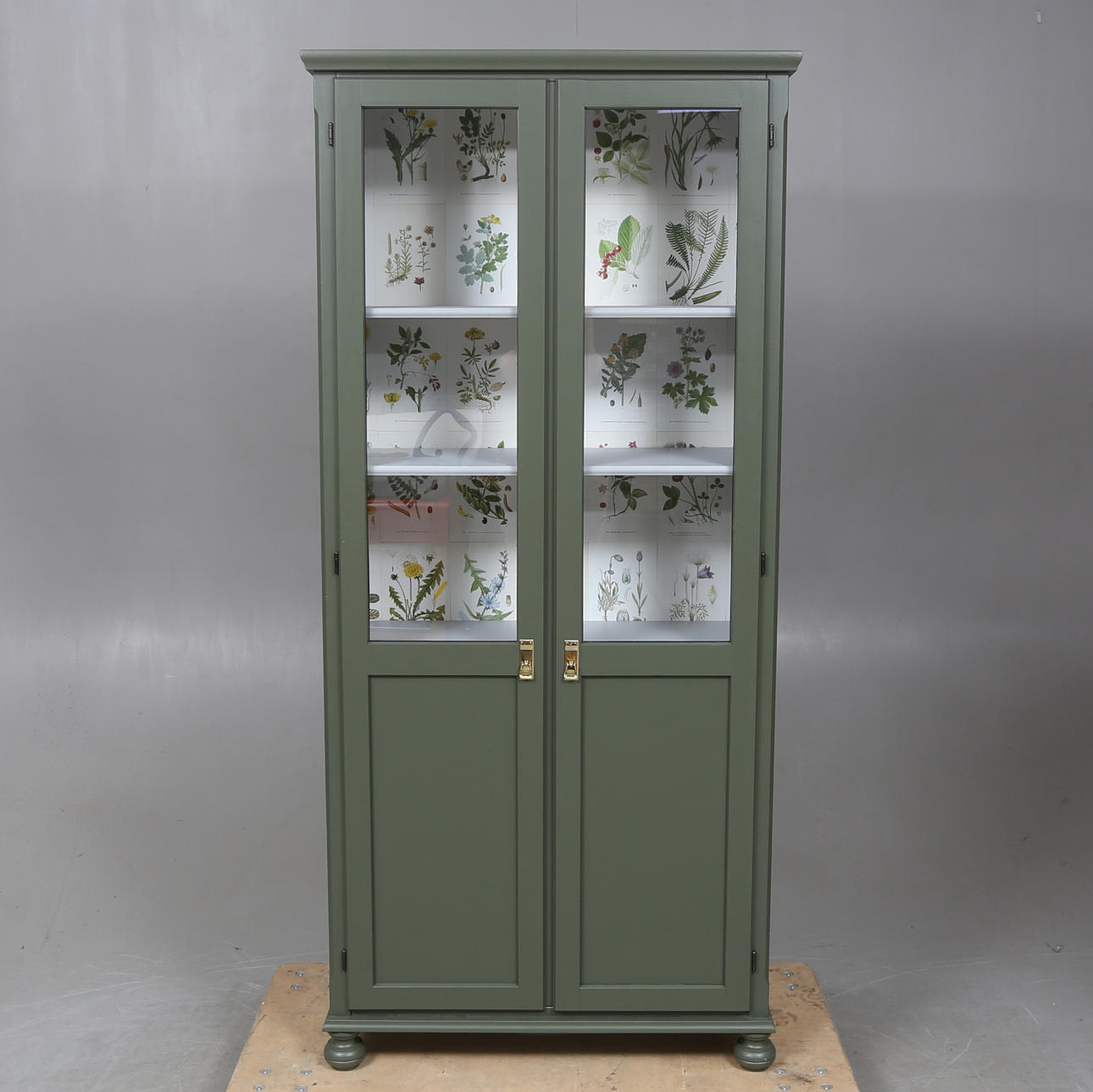 VITRINSKÅP, samtida.