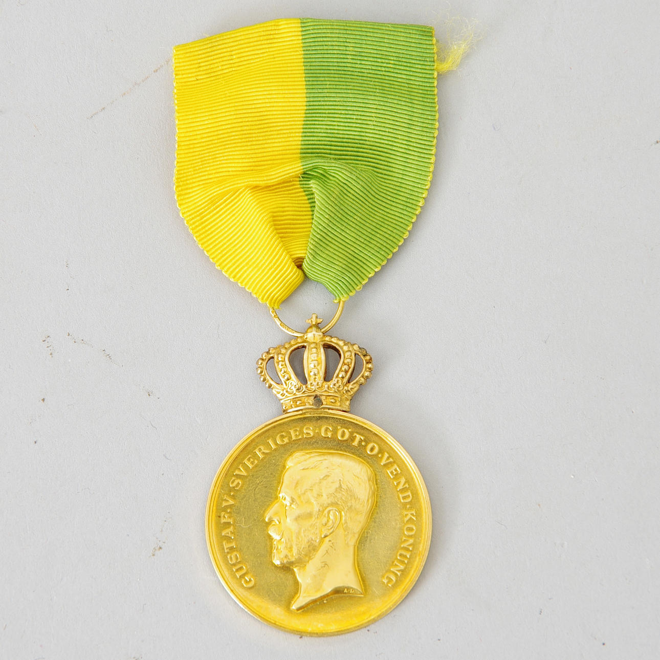 MEDALJ, 18K guld, Gustav V.