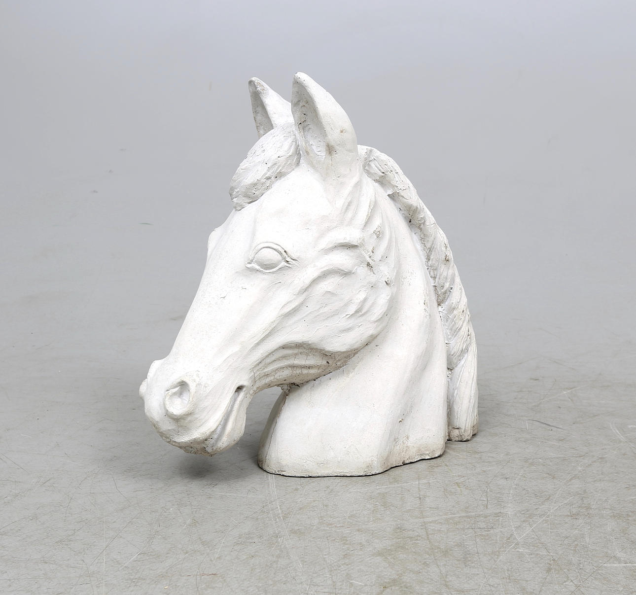 OIDENTIFIERAD KONSTNÄR. Skulptur, i form av hästhuvud, 1900-tal, osignerad.