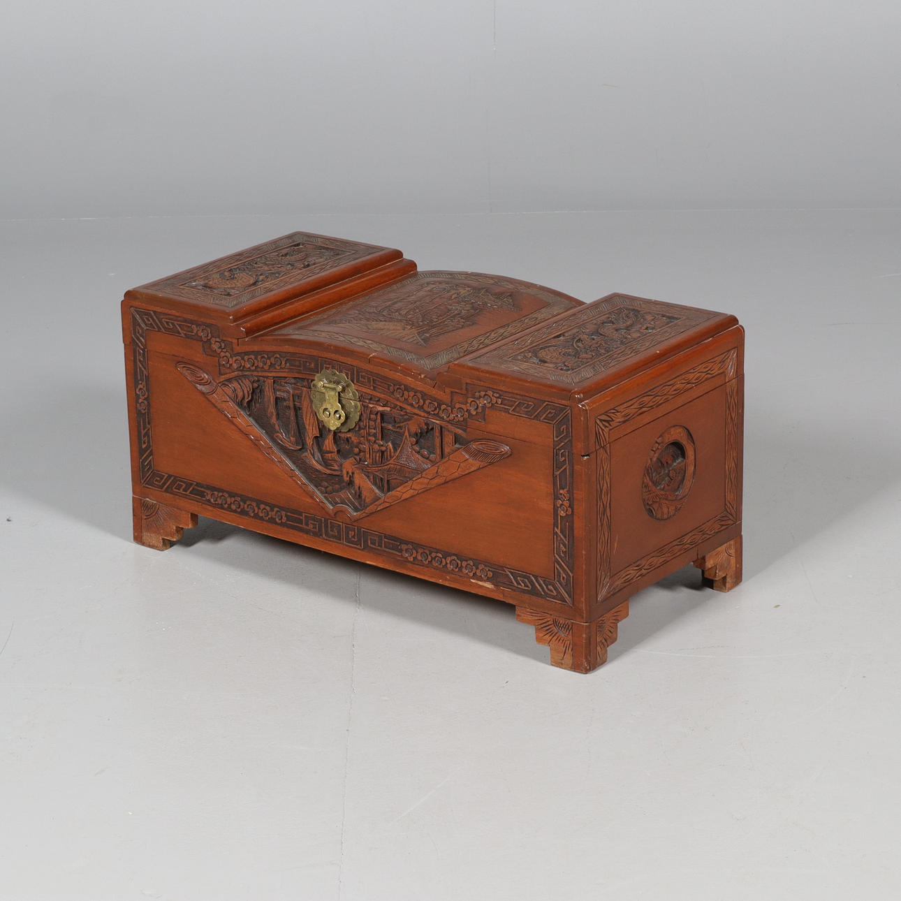 Baúl de madera, oriental.