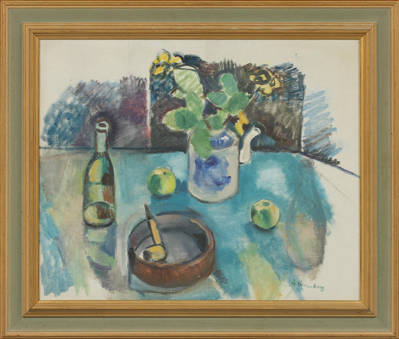 ÅKE WINNBERG. Stilleben med pipa, flaska och blommor i kanna. Olja på duk, signerad.