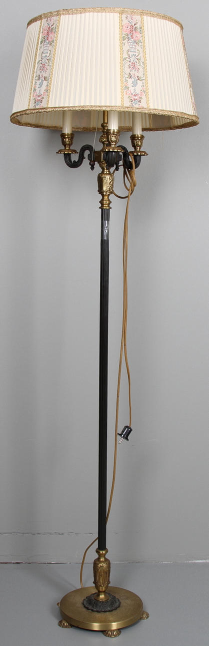 GOLVLAMPA, Karl Johanstil, 3 ljuspunkter, 1900 talets mitt.