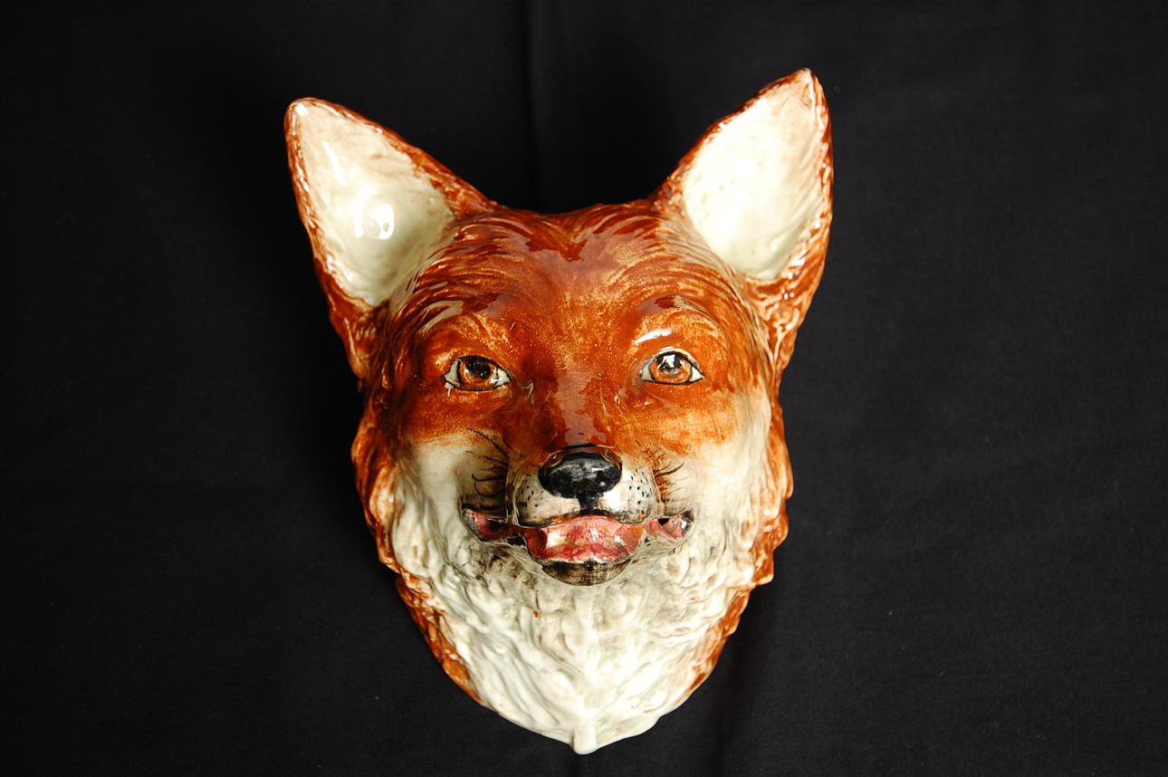 FIGURIN, porslin " Rävhuvud " England 1900-talets början.