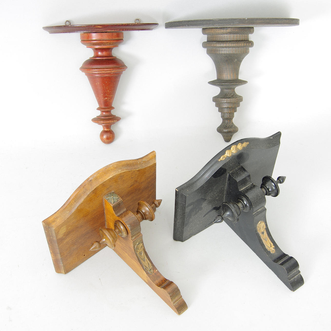 VÄGGKONSOLER, 4 stycken, trä, 1900-tal.