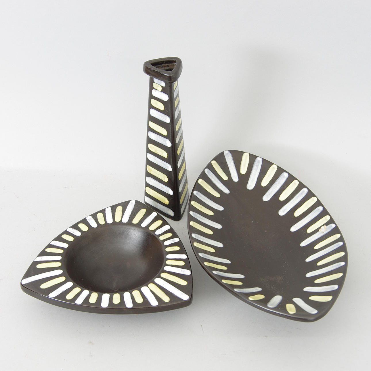 SKÅLAR SAMT VAS, 3 delar, porslin, Ekeby, 1900-talets mitt.