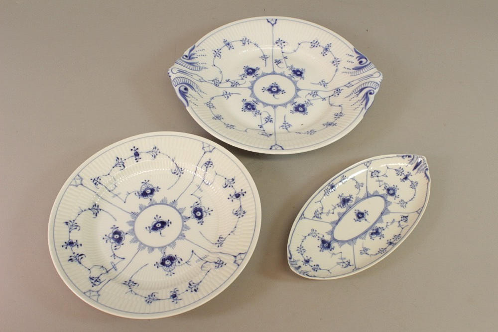 3 KUNGLIGA PORSLIN SKÅLAR.