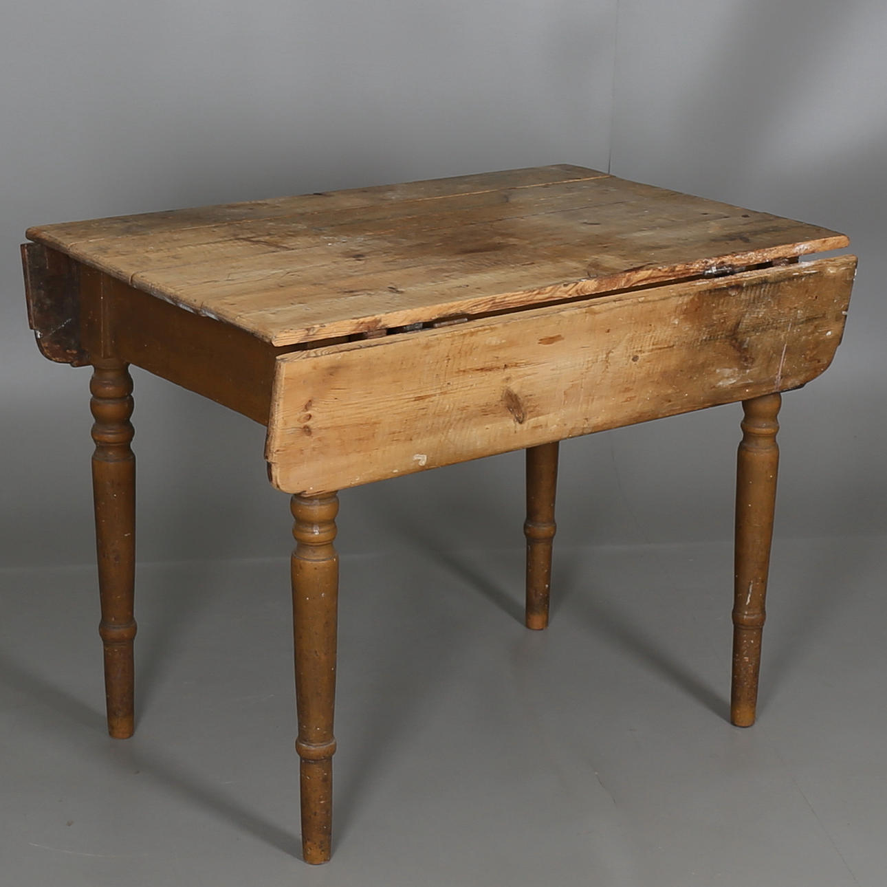 KLAFFBORD i trä, allmoge, 1800-tal.