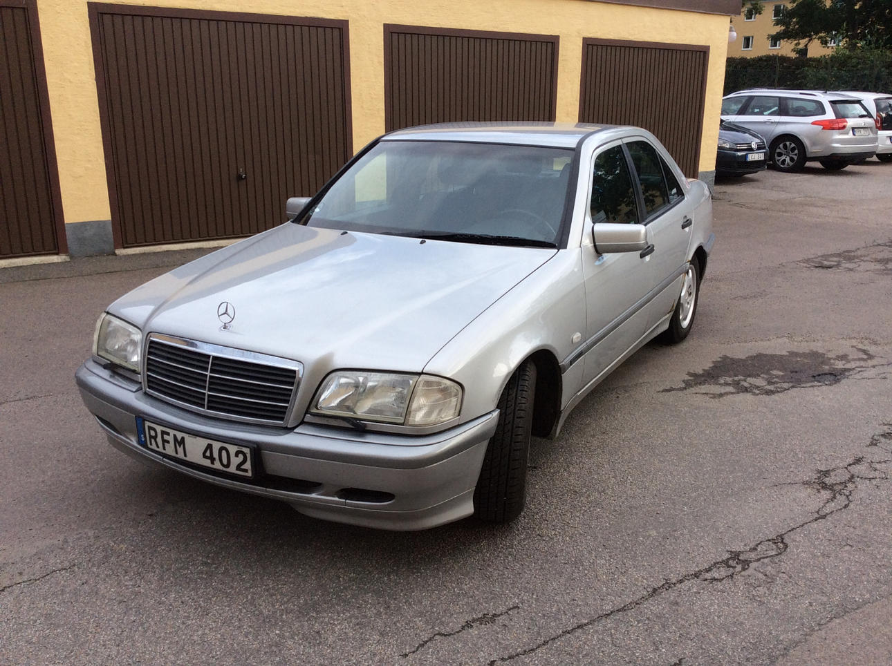 BIL, Mercedes-Benz C 180, årsmodell 2000.