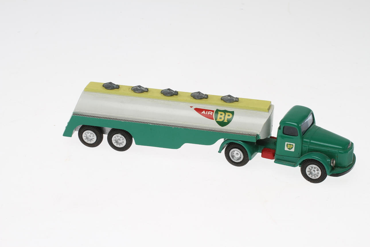 MODELLBIL TEKNO 434 tankbil BP.