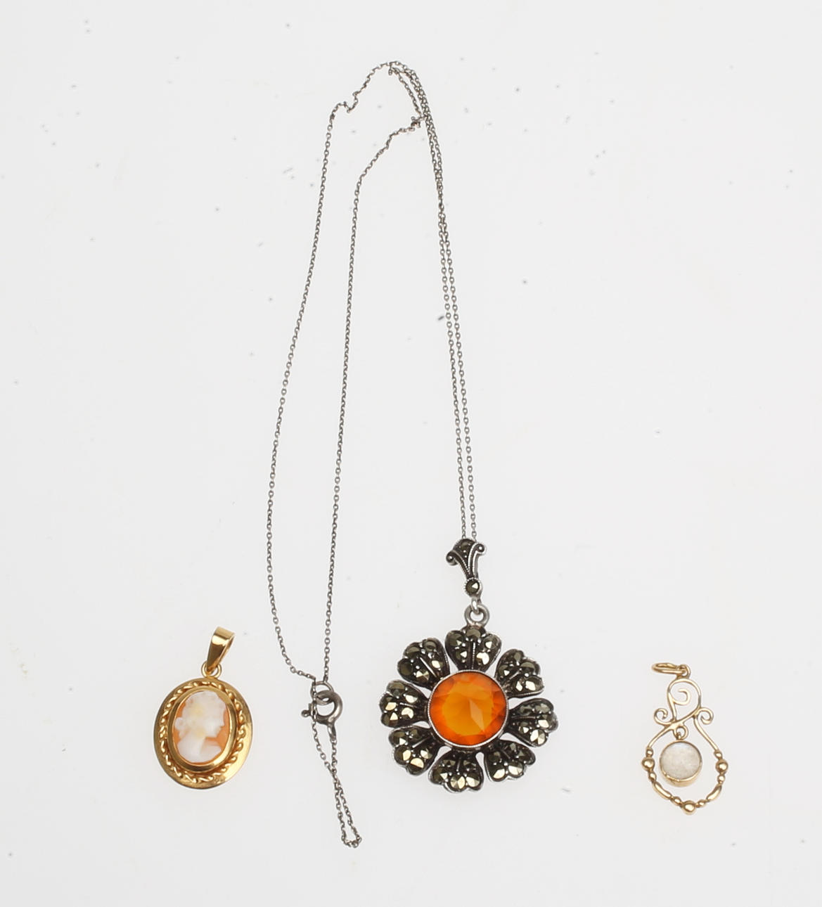 SAMLING SMYCKEN, 3 delar.