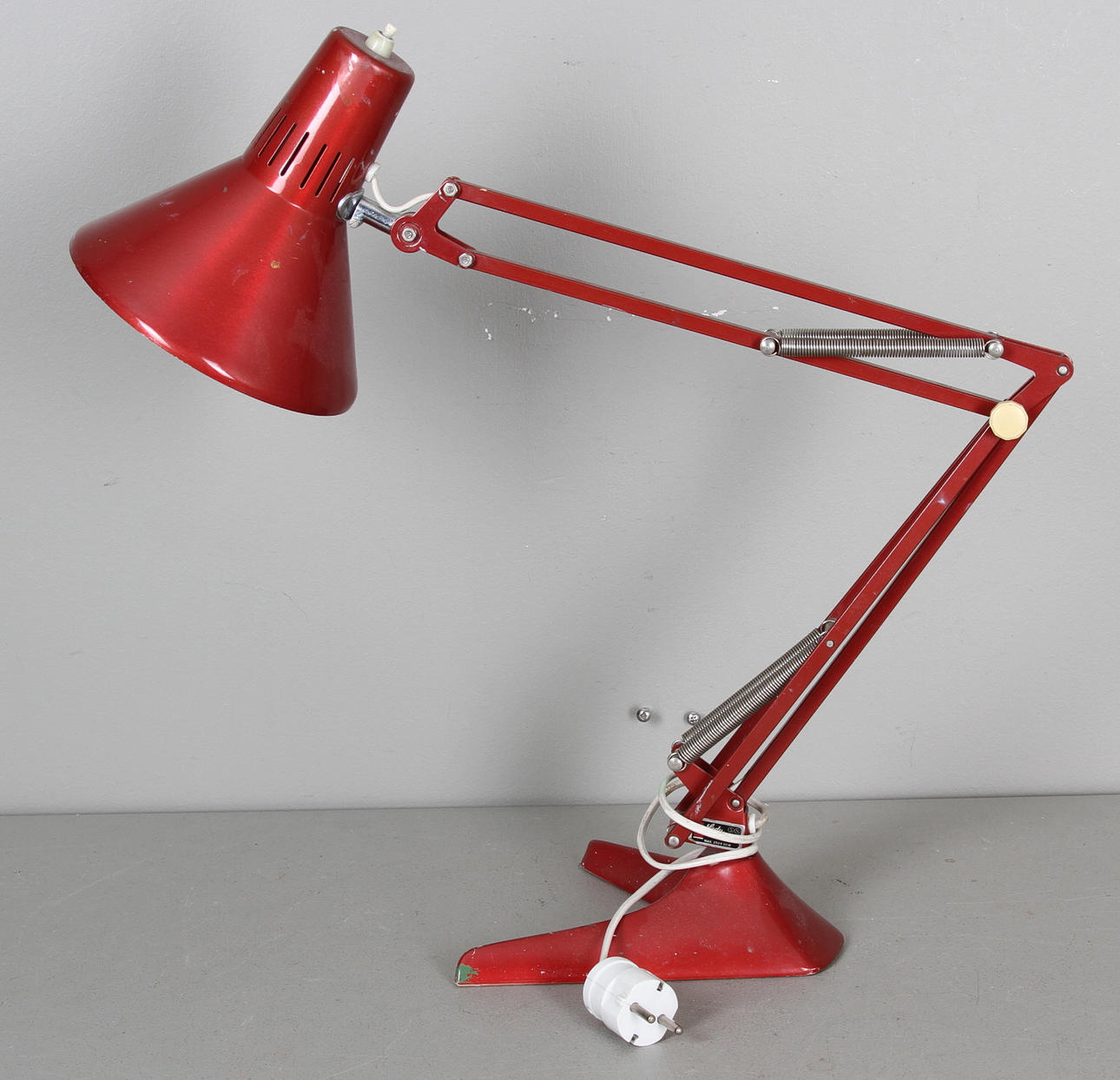 BORDSLAMPA, plåt, Sverige, industridesign, märkt Wasu Ledu.