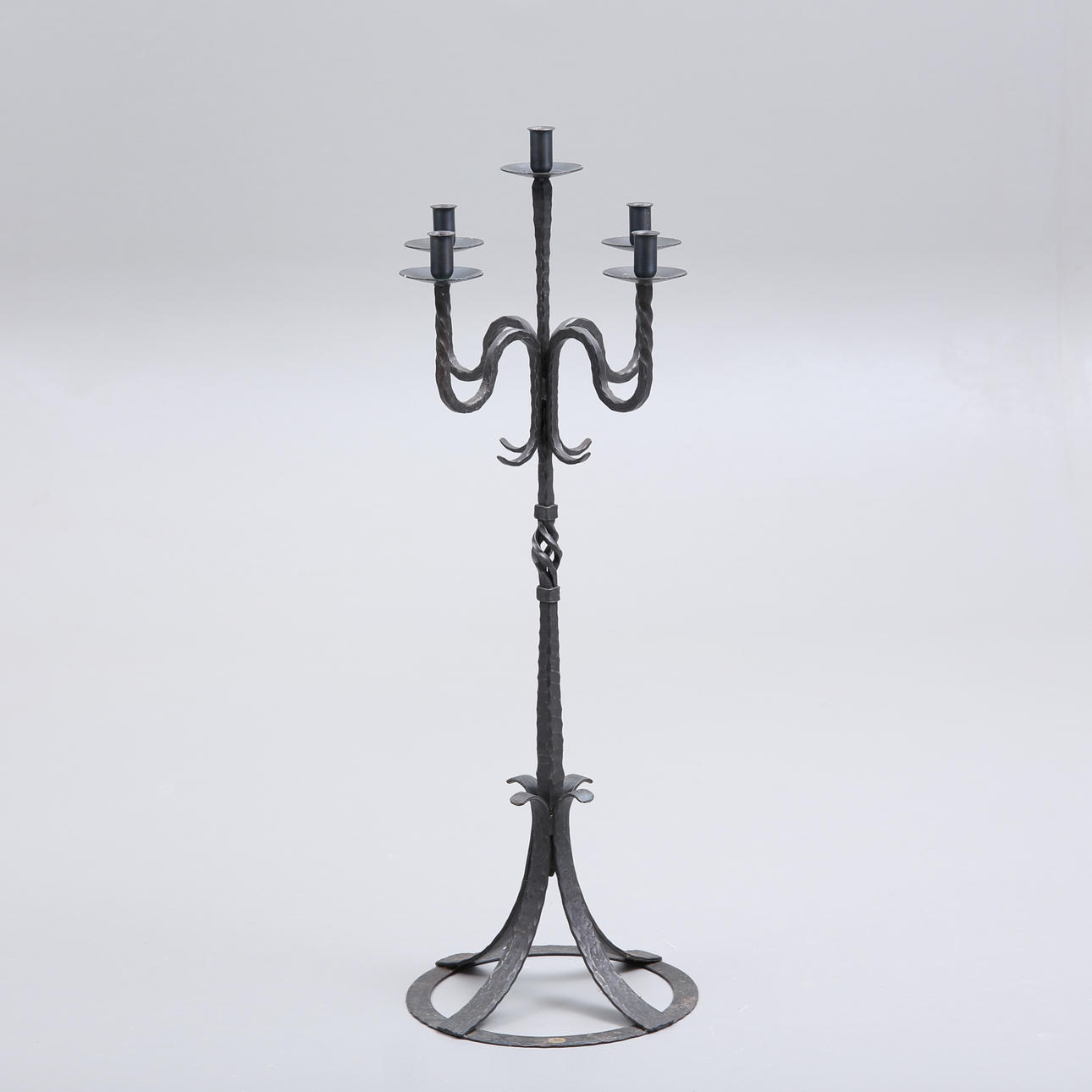 GOLVKANDELABER, smide, 5-armad, Munkasmide, Växjö.