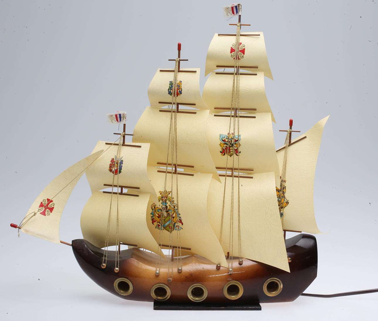 BORDSLAMPA, trä, Skepp, 1900-tal.