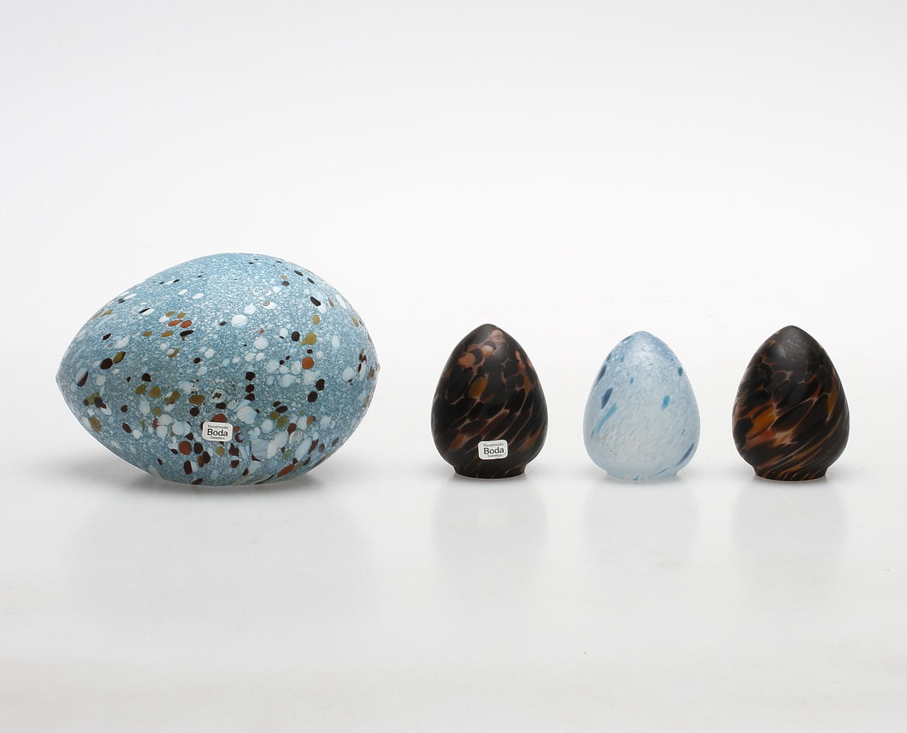 KONSTGLAS, 4 delar, Monica Backström, Boda.