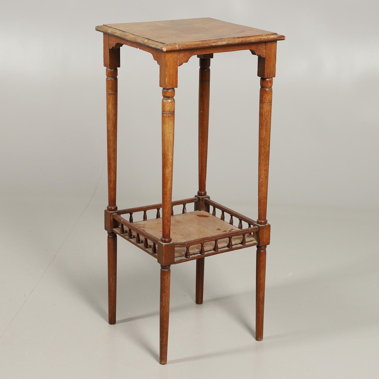 A SQUARE WALNUT TWO TIERED PLANT STAND.