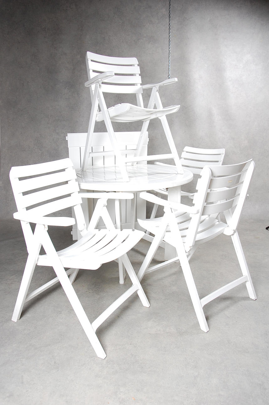 TRÄDGÅRDSMÖBLEMANG, 5 delar från Franska kvalitetsmärket Triconfort ".