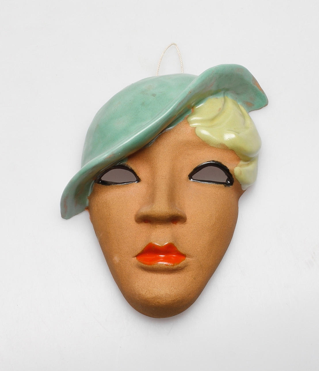 VÄGGRELIEF, glaserad lergods, art deco, 1900-talets första hälft.