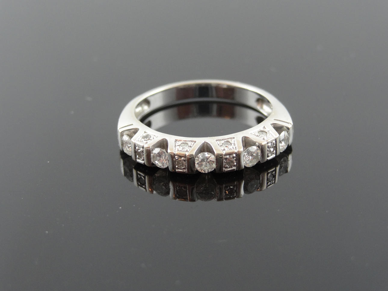 FEM STEN Spesial Design diamantring 0,47cts.