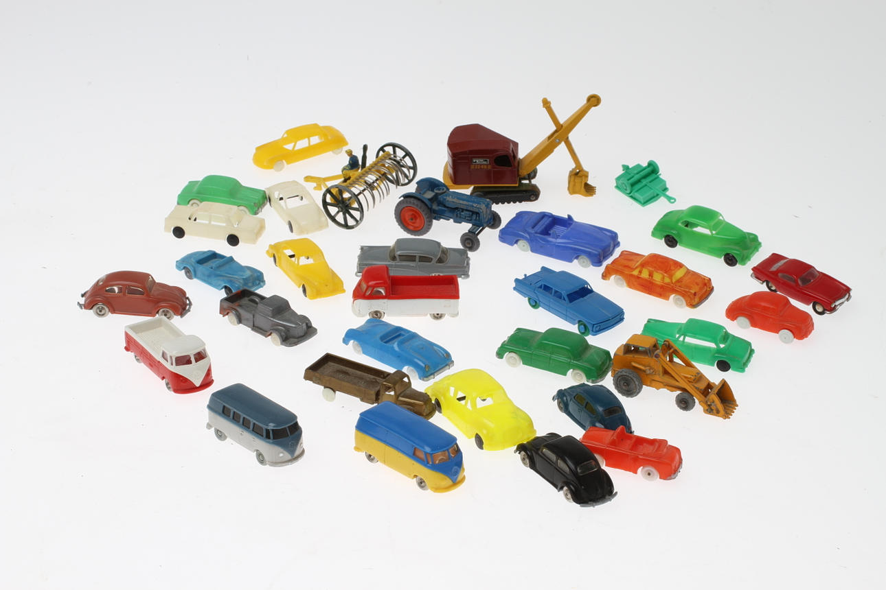 MODELLBILAR LEGO, KABO, WIKING, LESNEY med flera. Cirka 30 stycken.