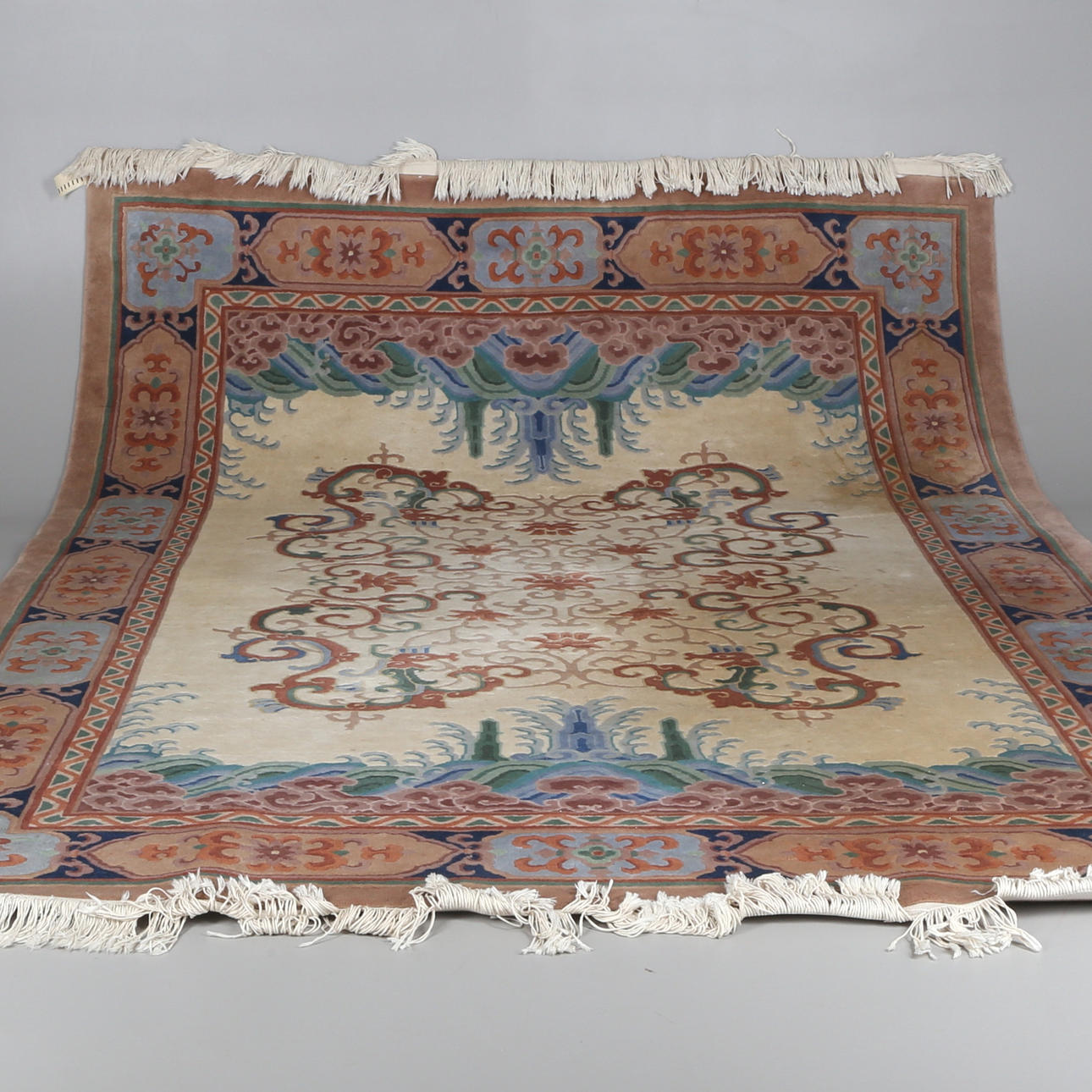 MATTA, Kina, 274 x 183 cm.