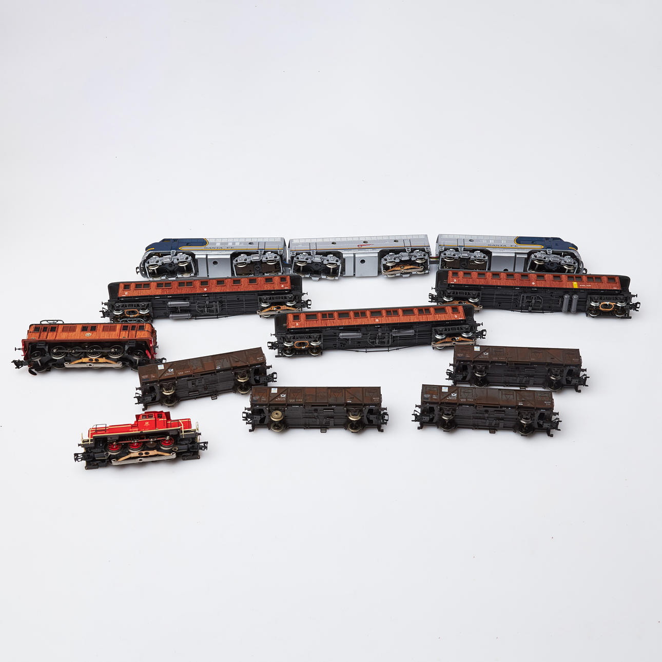 Lot De Trains Märklin HO : Wagons, Rails, Loco Et Transfo