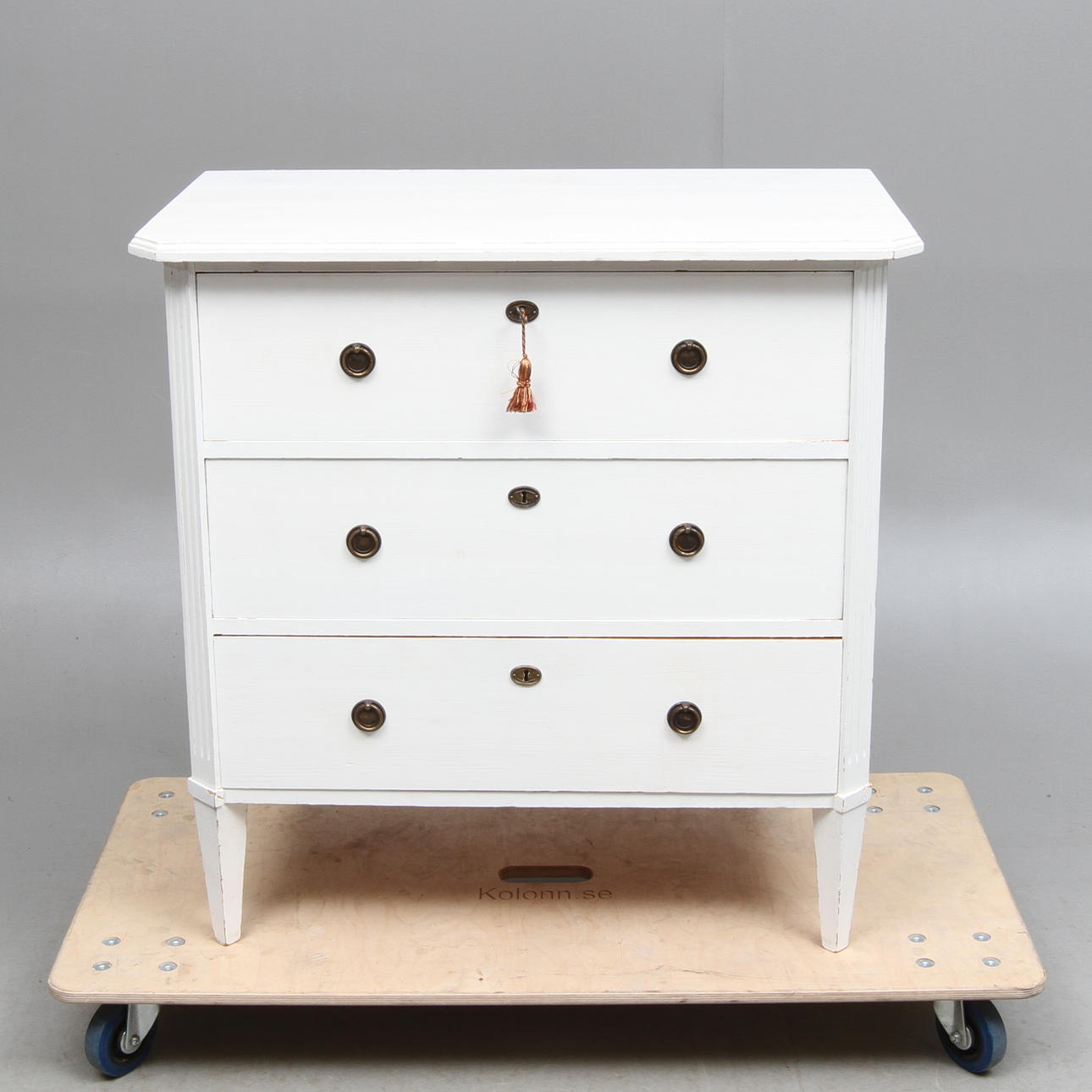 BYRÅ, gustaviansk stil, 1900-tal.