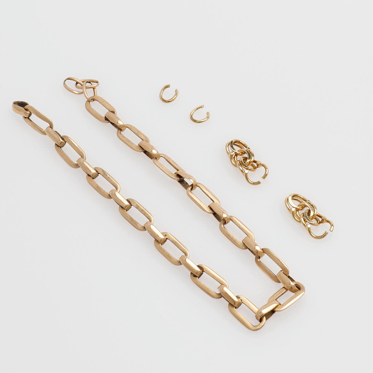 DELAR AV GULDLÄNKAR, 18 k, 13,3 g.