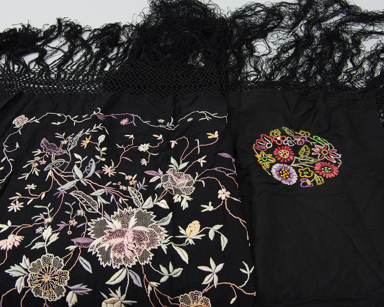 FLYGEDUKAR, 2 stycken.