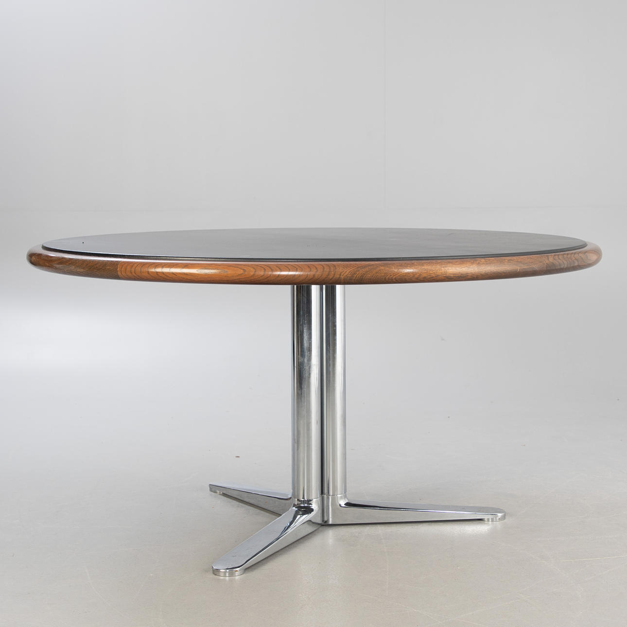 WARREN PLATNER. knob round dining table.