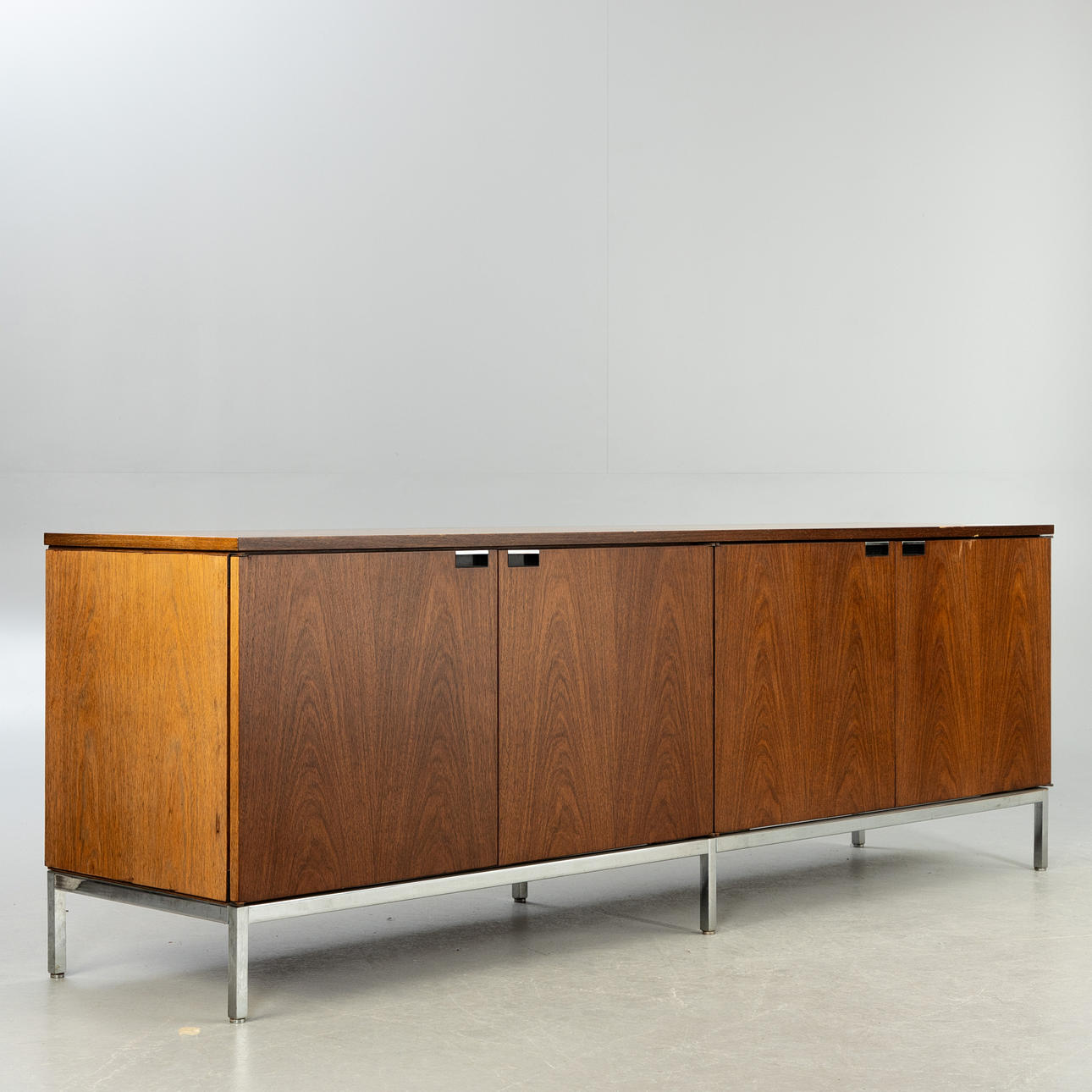 FLORENCE KNOLL. Sideboard für Knoll International.