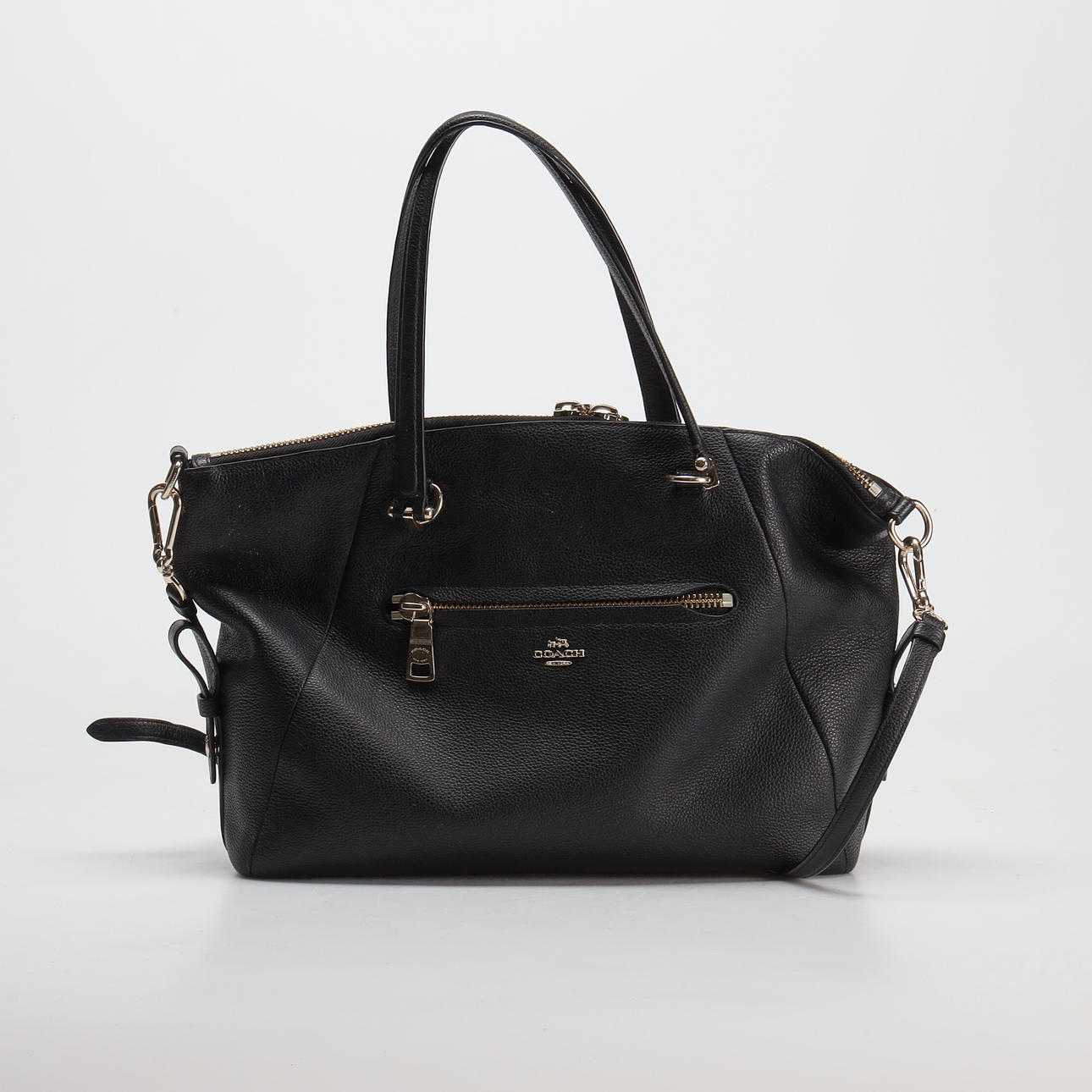 COACH, VÄSKA, i svart skinn.