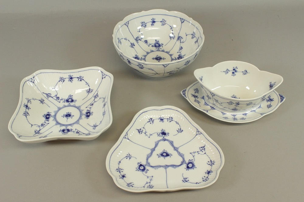 4 skålar porslin Royal Copenhagen.