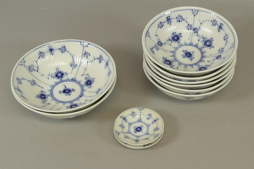 Skålar bunt mycket porslin Royal Copenhagen.