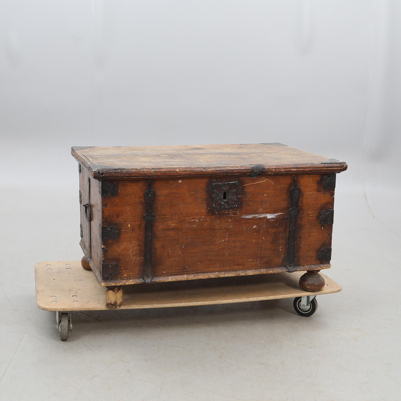 KISTA, geschmiedete Beschläge.