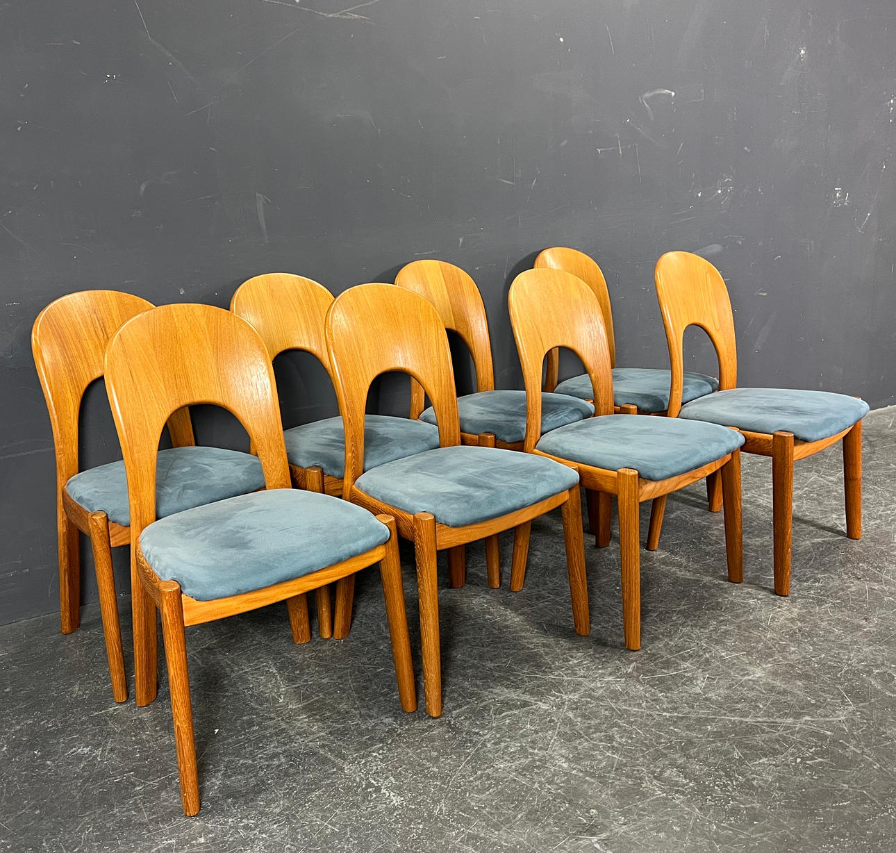 NIELS KOEFOED. 8 CHAIRS.
