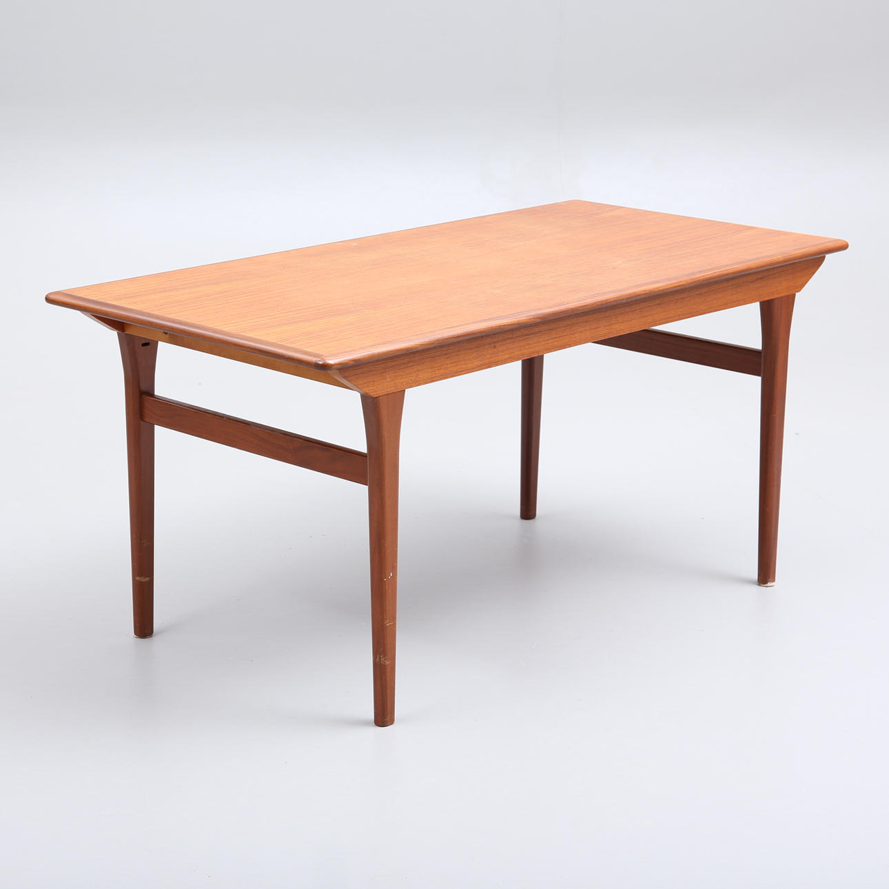 SOFFBORD, teak, omkring 1900-talets mitt.