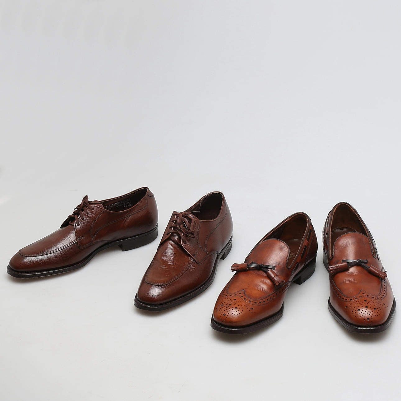 HERRSKOR, 2 par, brunt skinn, Hanover samt Foot-Joy.