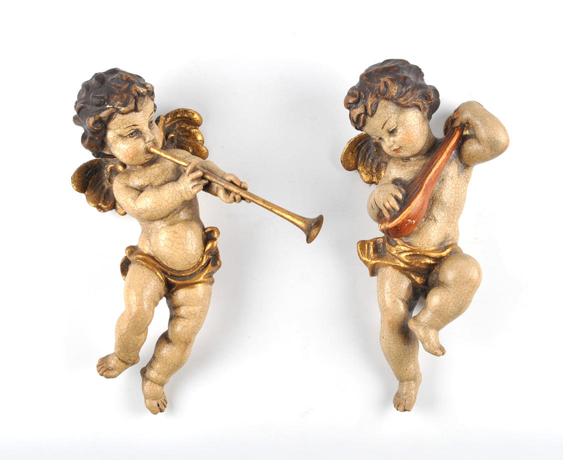MUSIZIERENDE PUTTI. Bevingade cupids med luta och trumpet, barockstil.