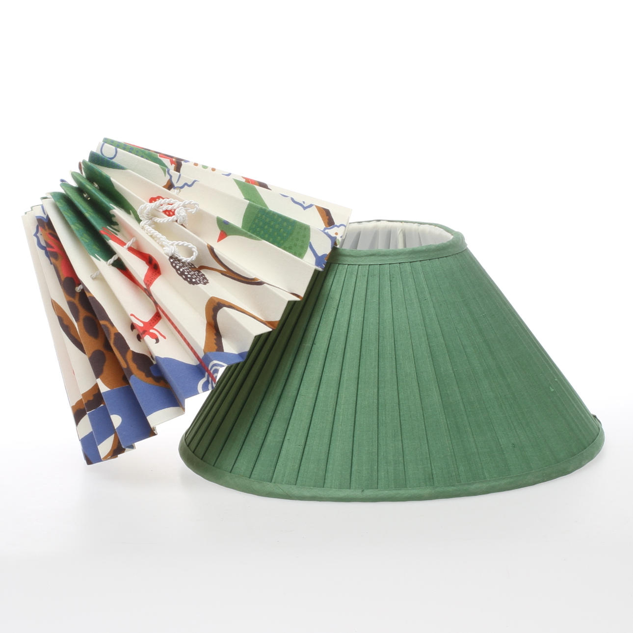 LAMPSKÄRMAR, 2 st, firma Svenskt Tenn.