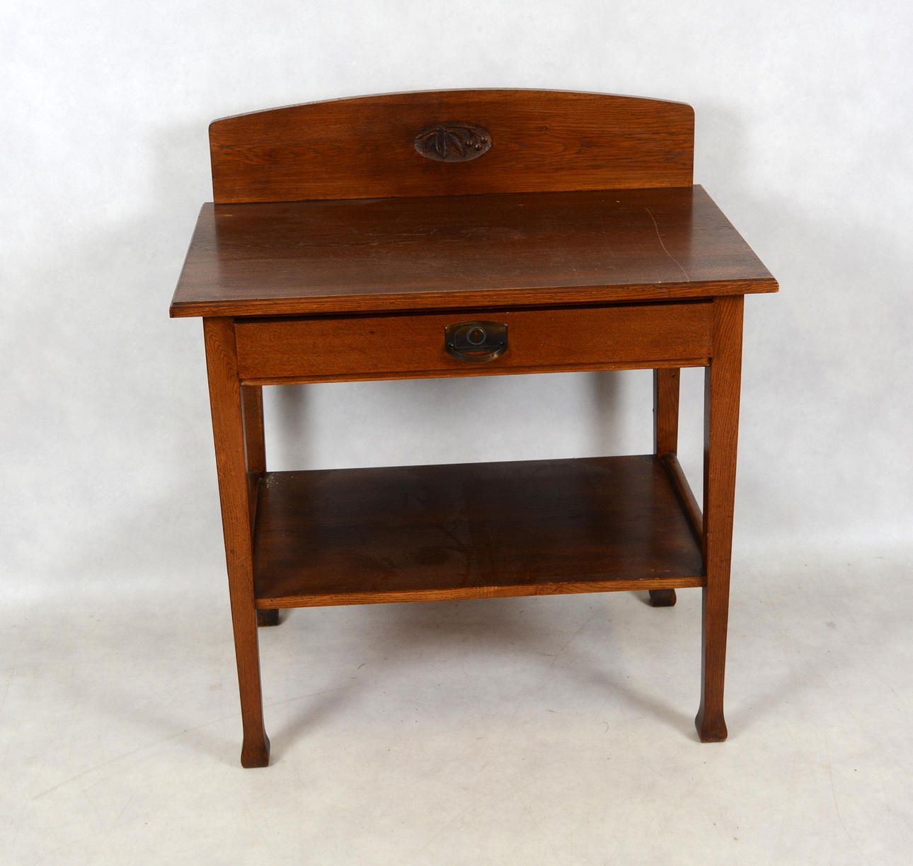 SERVERINGSBORD, ek jugend, 1900-talets fösta hälft.