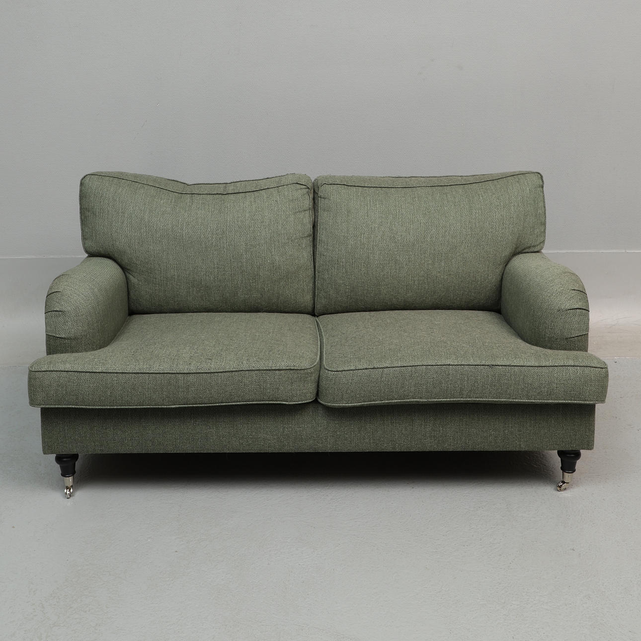SOFA, grüner Stoff, Modell Howard, zeitgenössisch.