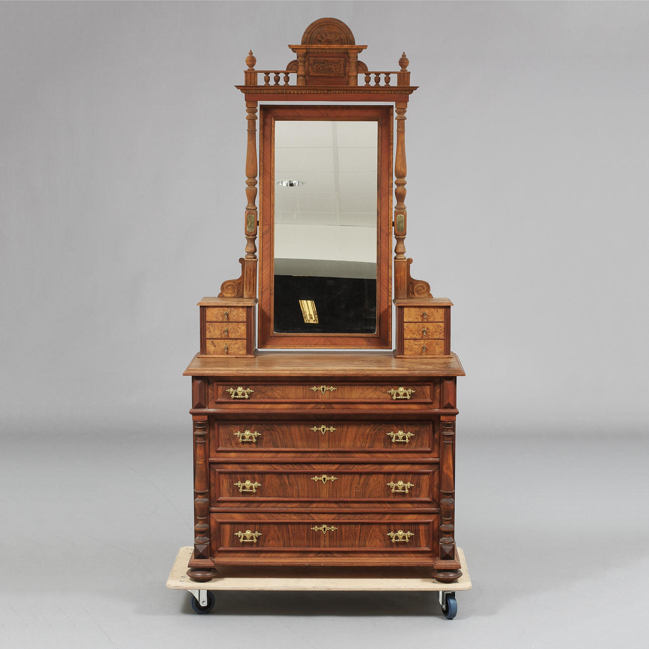 SPEGELBYRÅ, nyrenässans 1800/1900-tal.