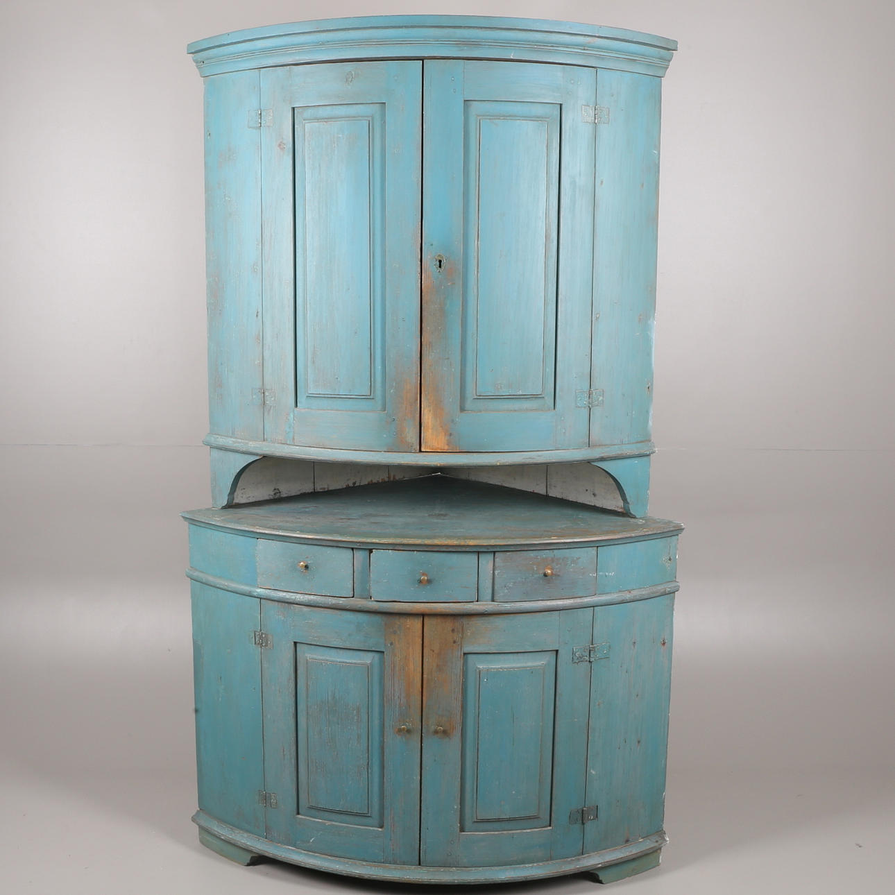 HÖRNSKÅP, allmoge, 17/1800-tal.