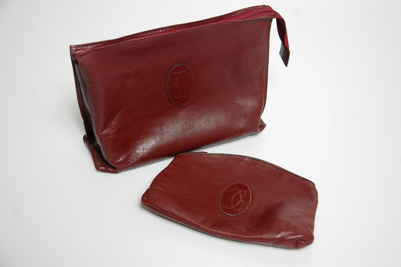 NECESSÄRER, 2 st skinn , Cartier.